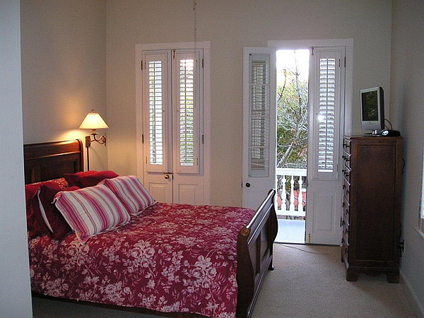 charleston-cottage-bedroom