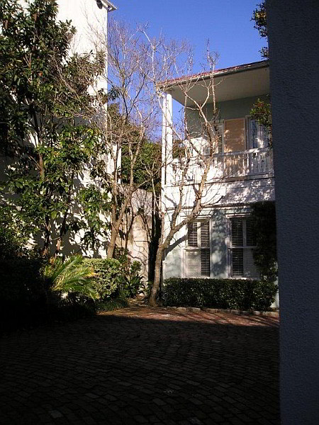 charleston-cottage-outside